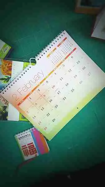 13頁彩色小型掛曆：圖片 2